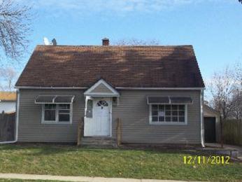906 Jackson St, Aurora, IL 60505 