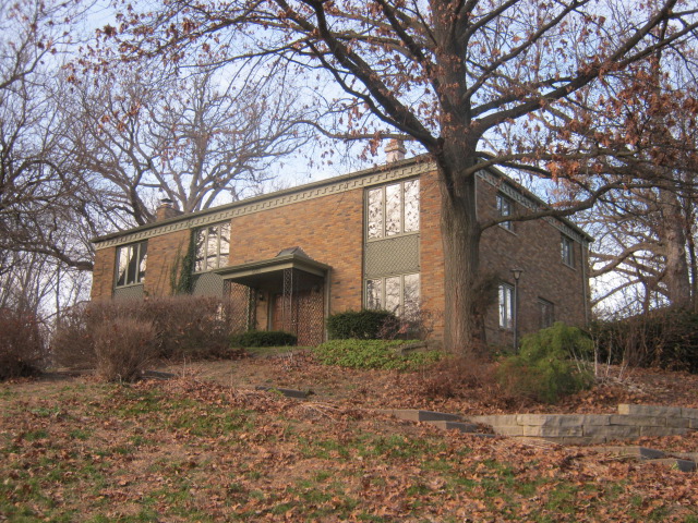 5021 35th Ave, Moline, IL 61265 