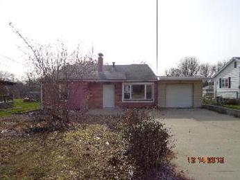 601 Nicolet Dr, Godfrey, IL 62035 