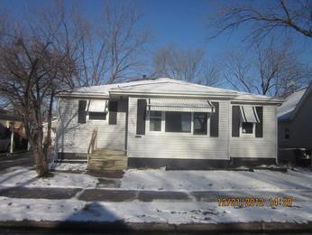303 Caroline St, Pekin, IL 61554 