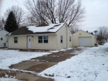 806 W 18th St, Sterling, IL 61081 