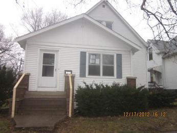 409 Seminary Ave, Bloomington, IL 61701 