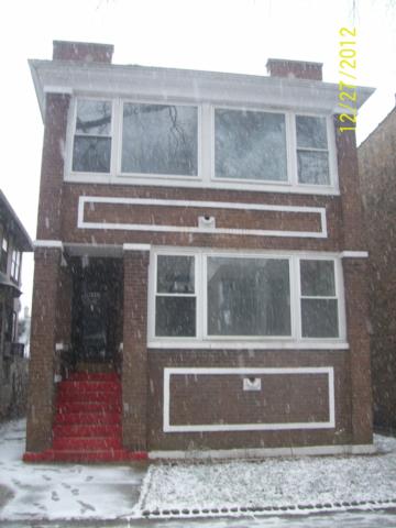 4443 Whipple St, Chicago, IL 60625 