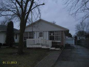 1328 Leslie Ave, Round Lake Beach, IL 60073 