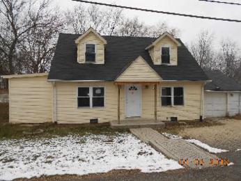 204 W Sunset Dr, Lakemoor, IL 60051 