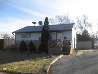1613 Ferry St, Waukegan, IL 60087 