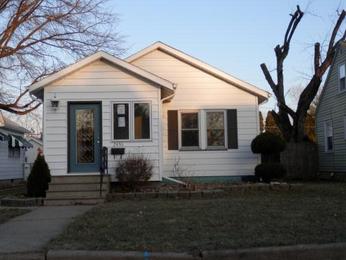 2456 33rd St, Moline, IL 61265 