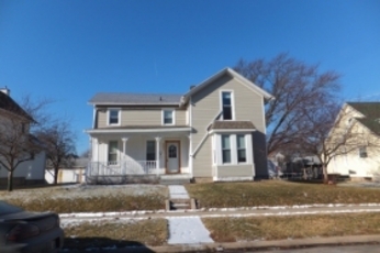 905 5th Avenue, Sterling, IL 61081 