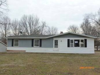 202 Cedar Ln, Beardstown, IL 62618 