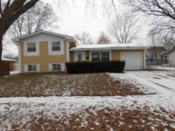 806 Sussex Lane, Crystal Lake, IL 60014 