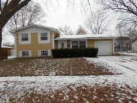 806 Sussex Lane, Crystal Lake, IL 60014 