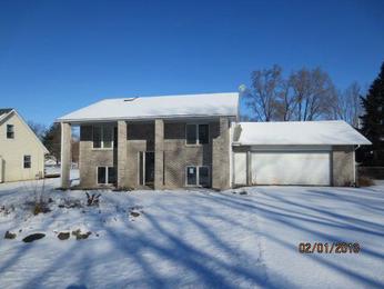52 N Park Rd, Machesney Park, IL 61115 