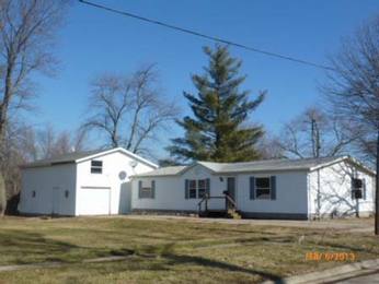 714 Lincoln St, Pana, IL 62557 