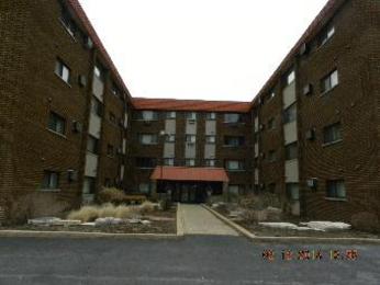 1919 S Wolf Rd Unit 220, Hillside, IL 60162 