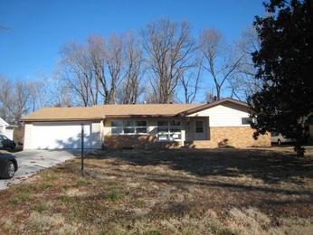 7109 Carr Dr, Belleville, IL 62223 