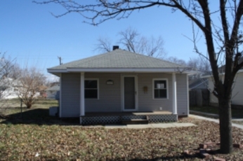 769 Rice St, Wood River, IL 62095 