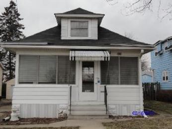 324 Stuart Ave, Aurora, IL 60505 