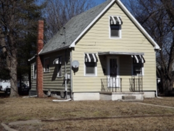 245 E Oak St, Canton, IL 61520 