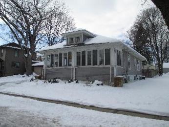 910 Logan Ave, Elgin, IL 60120 