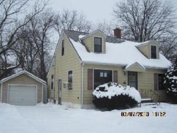 2477 31st Street Court, Moline, IL 61265 