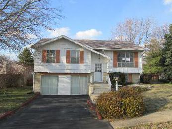 1108 Camelot Ln, Godfrey, IL 62035 