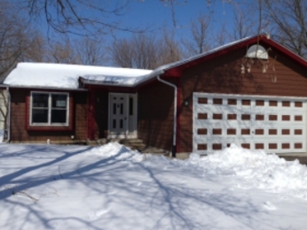 2112 Candlewick Dr, Poplar Grove, IL 61065 