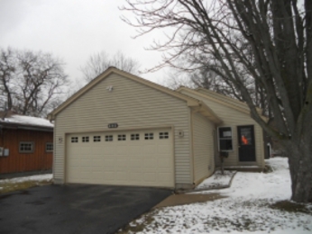 608 Stewart Ave, Woodstock, IL 60098 
