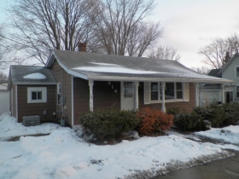 614 W Perry St, Belvidere, IL 61008 