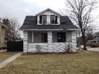 2726 6th St, Peru, IL 61354 