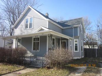 607 W Oakland Ave, Bloomington, IL 61701 