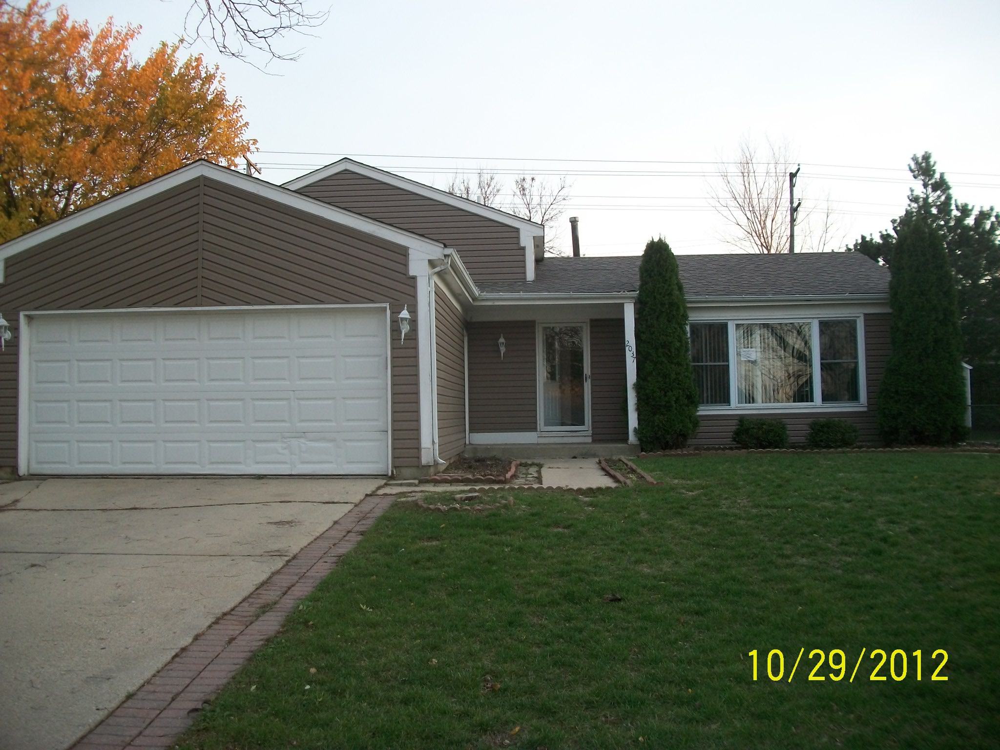 2037 Briar Hill Dr, Schaumburg, IL 60193 