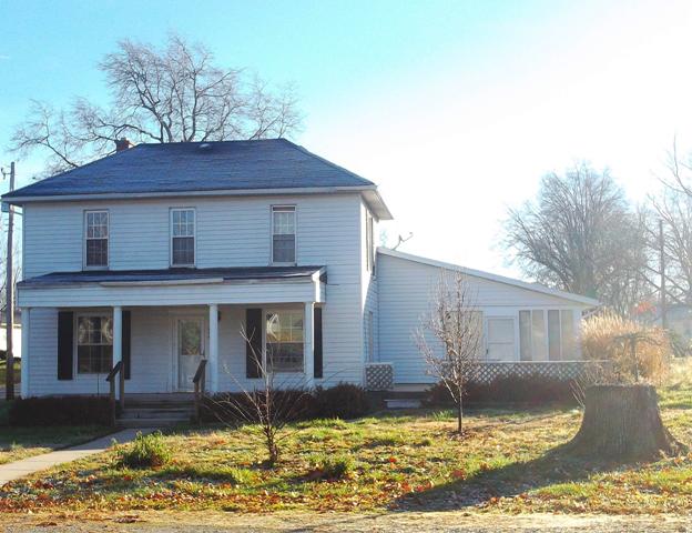 210 N Locust St, Patoka, IL 62875 