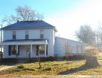 210 N Locust St, Patoka, IL 62875 