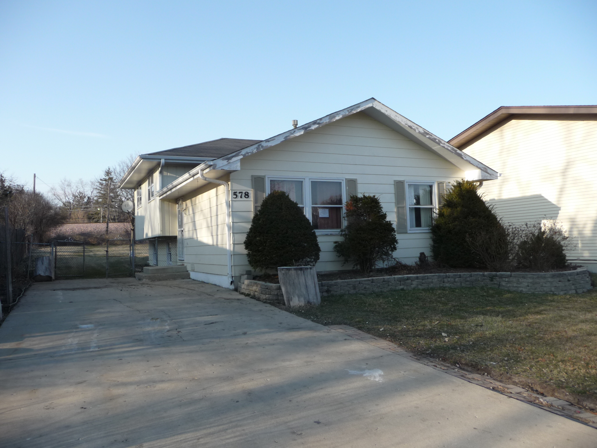 28w578 Donald Ave, West Chicago, IL 60185 