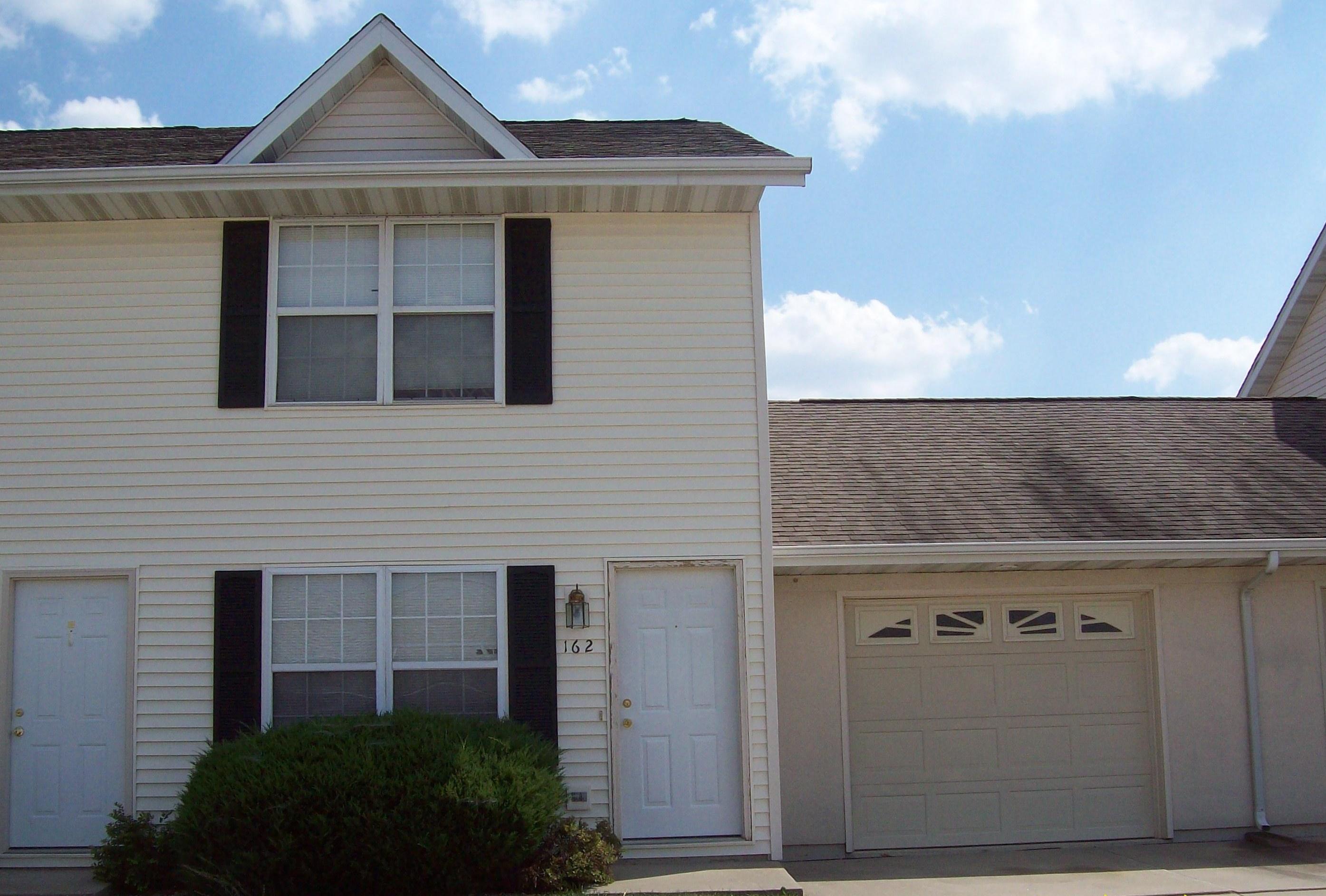 162 Jennifer Ct, Chatham, IL 62629 