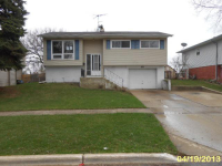 64 Petrie Circle, Streamwood, IL 60107 