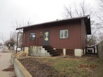 718 Auburn St, Rockford, IL 61103 