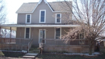 158 W Alton St, Nashville, IL 62263 