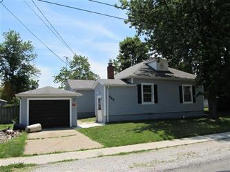 646 E Macoupin St, Staunton, IL 62088 