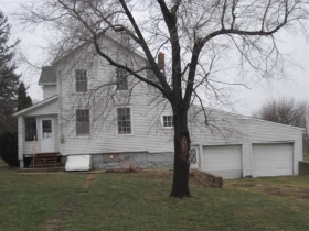 3652 E Lamm Rd, Freeport, IL 61032 