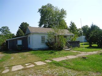 308 N 7th St, Elkville, IL 62932 