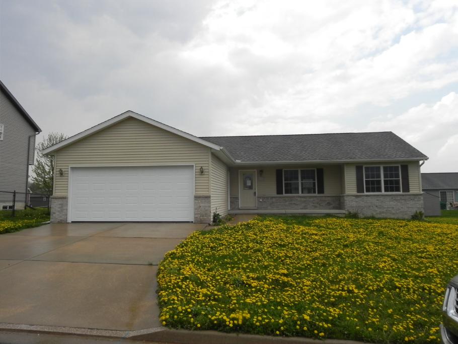 404 Newcastle Dr, Mackinaw, IL 61755 