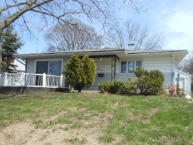 35 Pine Street, Carpentersville, IL 60110 