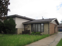 10205 S Karlov Ave, Oak Lawn, IL 60453 