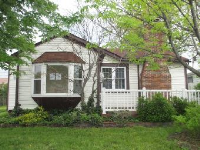 957 E Penning Ave, Wood River, IL 62095 