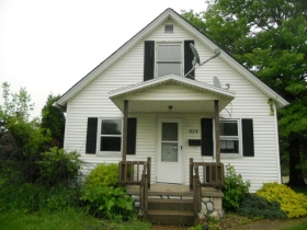 925 S 5th Street, Monmouth, IL 61462 