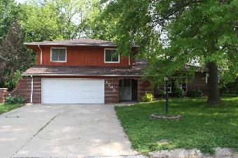 1502 Biscay Dr, Godfrey, IL 62035 