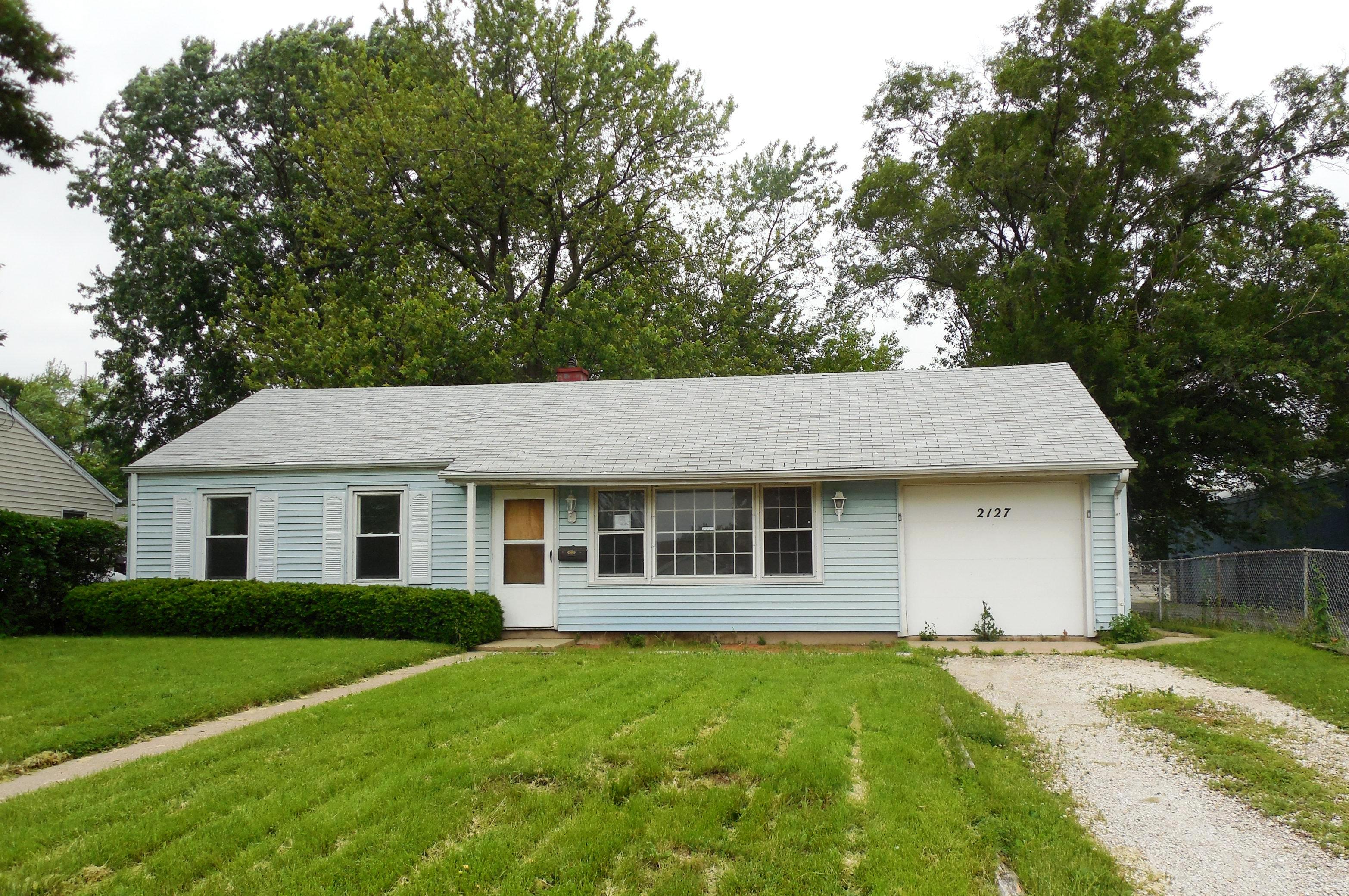 2127 W Harper Ter, Peoria, IL 61604 