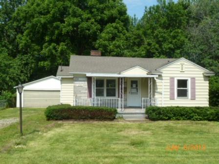 1899 N 35th St, Decatur, IL 62526 