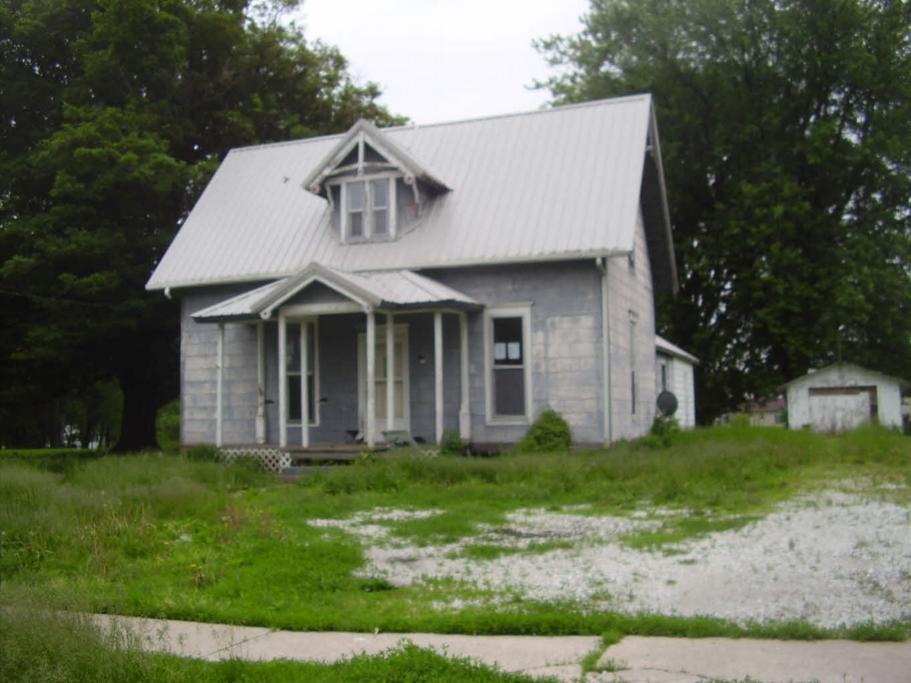 202 Main Street W, Augusta, IL 62311 